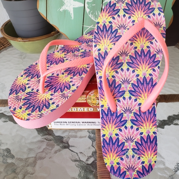 Victoria's Secret Boho Floral Sandals Size: 8.5 Flip Flop, Beach & Casual NWT - Picture 2 of 12